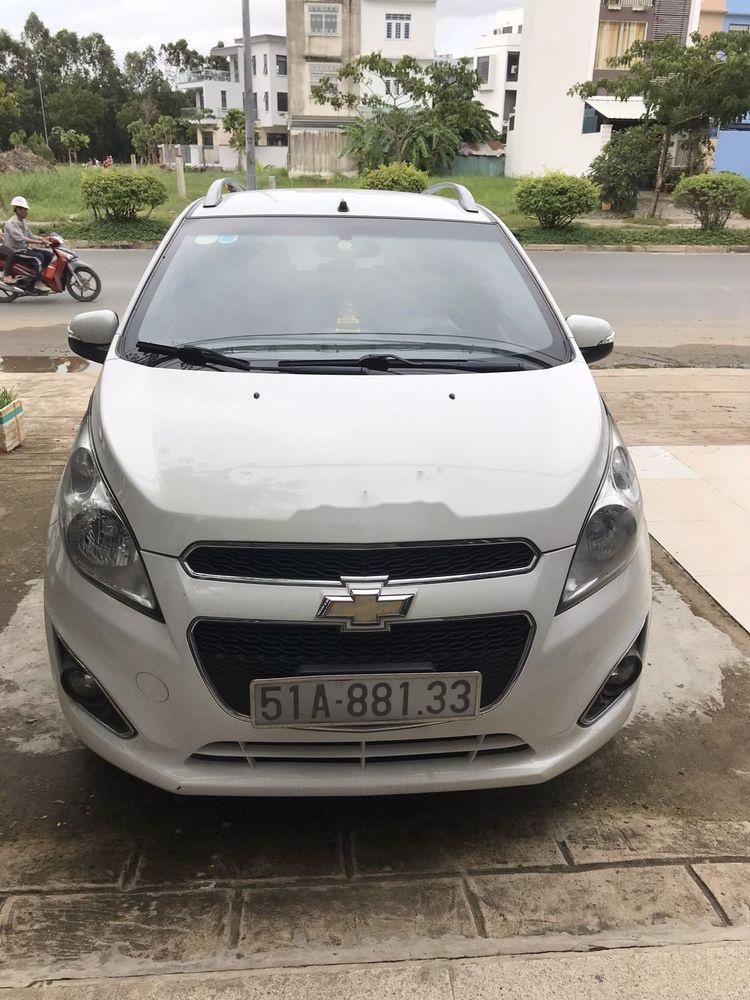 Chevrolet Spark AT 2014 - Cần bán gấp Chevrolet Spark AT năm 2014, màu trắng