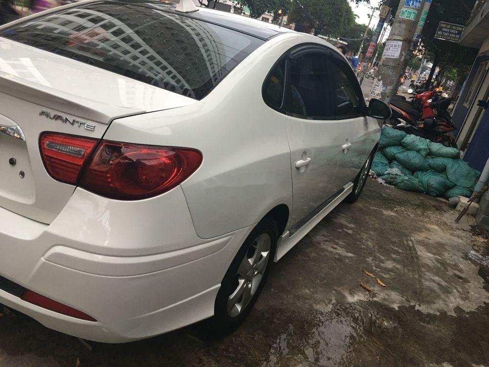 Hyundai Avante 2011 - Bán ô tô Hyundai Avante năm 2011, màu trắng xe gia đình