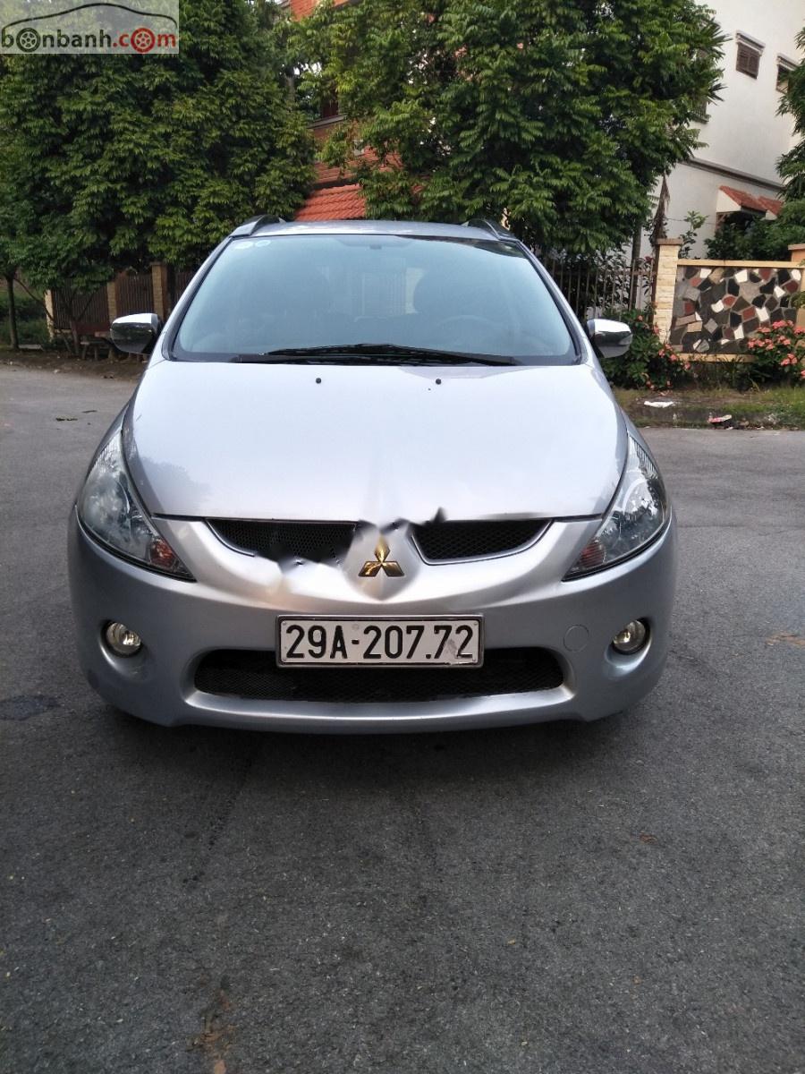 Mitsubishi Grandis 2.4 AT 2010 - Cần bán Mitsubishi Grandis 2.4 AT 2010, màu bạc chính chủ