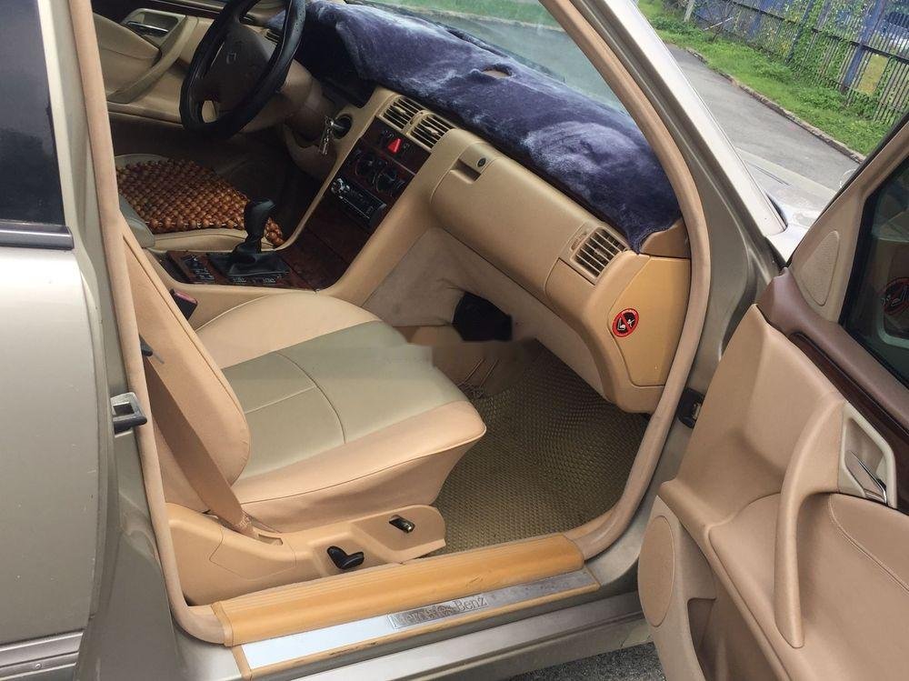 Mercedes-Benz E class 2000 - Bán ô tô Mercedes 2000 số sàn, xe máy nổ êm ru