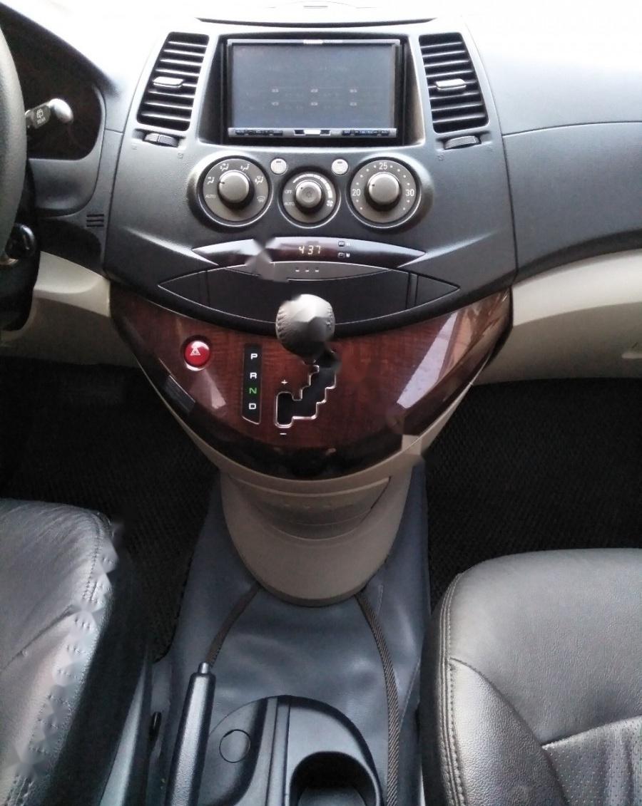 Mitsubishi Grandis 2.4 AT 2010 - Cần bán Mitsubishi Grandis 2.4 AT 2010, màu bạc chính chủ