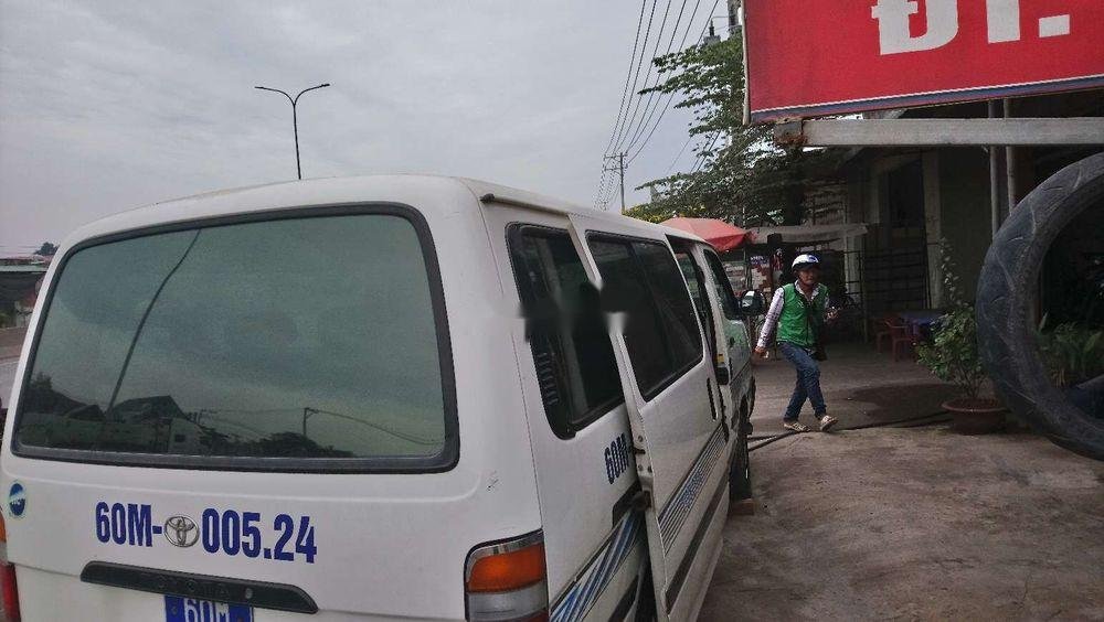 Toyota Hiace 2005 - Bán Toyota Hiace sản xuất 2005, màu trắng, nhập khẩu chính hãng