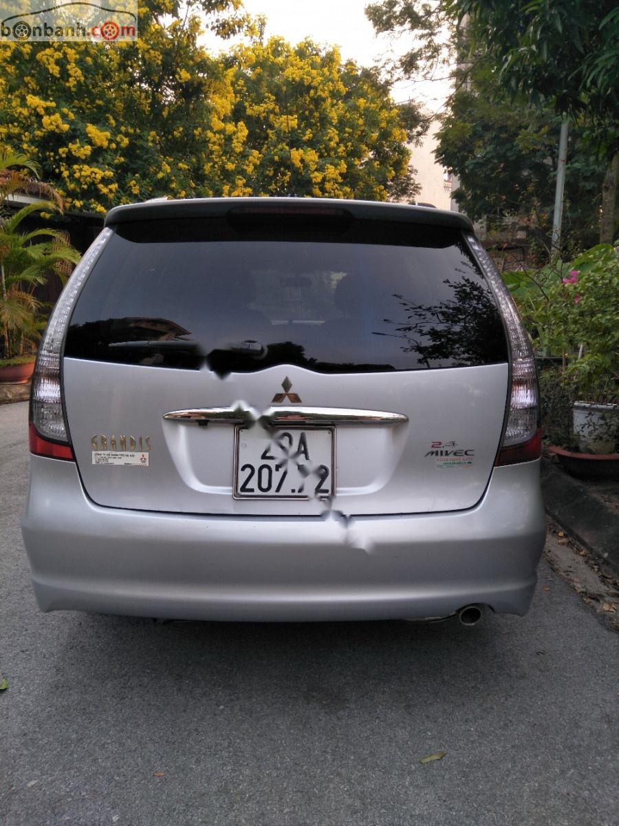 Mitsubishi Grandis 2.4 AT 2010 - Cần bán Mitsubishi Grandis 2.4 AT 2010, màu bạc chính chủ