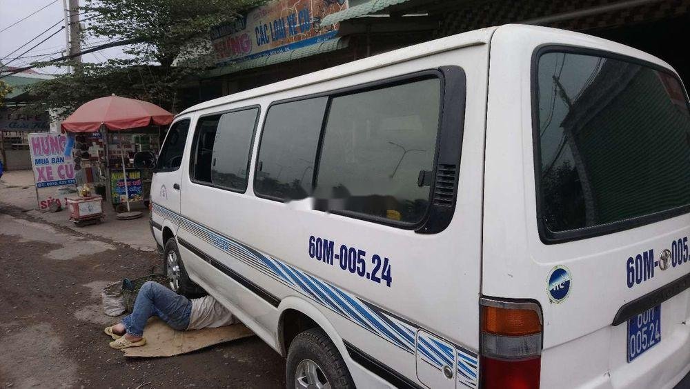 Toyota Hiace 2005 - Bán Toyota Hiace sản xuất 2005, màu trắng, nhập khẩu chính hãng