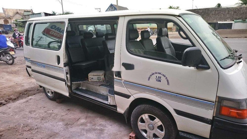 Toyota Hiace 2005 - Bán Toyota Hiace sản xuất 2005, màu trắng, nhập khẩu chính hãng