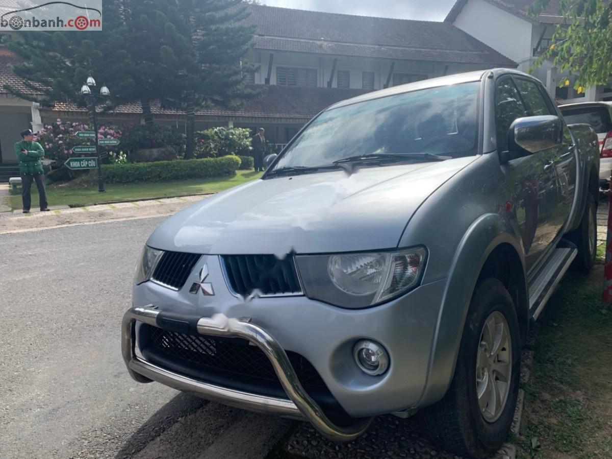 Mitsubishi Triton    2009 - Cần bán xe Mitsubishi Triton sản xuất 2009, màu bạc, giá 282tr