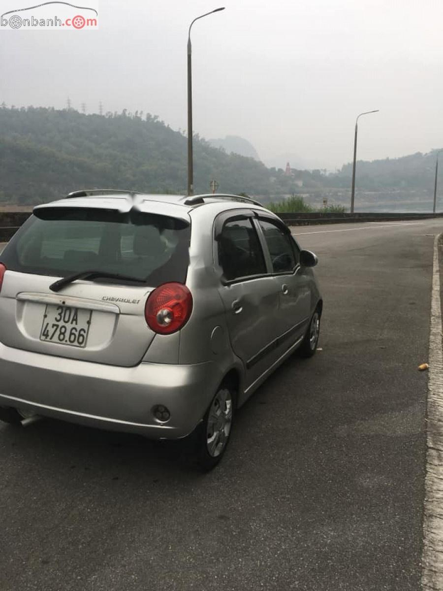 Chevrolet Spark 2010 - Cần bán Chevrolet Spark 2010, màu bạc xe gia đình