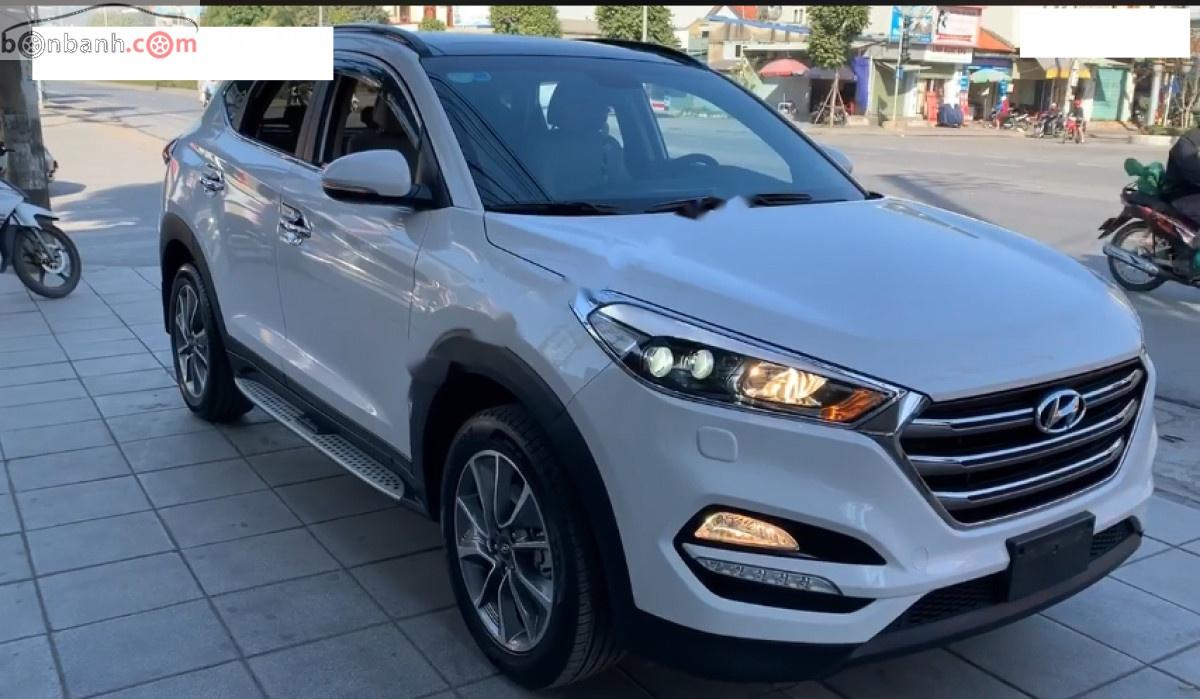 Hyundai Tucson 2018 - Cần bán lại xe Hyundai Tucson đời 2018, màu trắng xe còn mới lắm