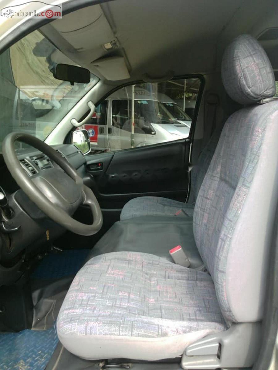 Toyota Hiace 2005 - Cần bán Toyota Hiace sản xuất năm 2005, màu bạc