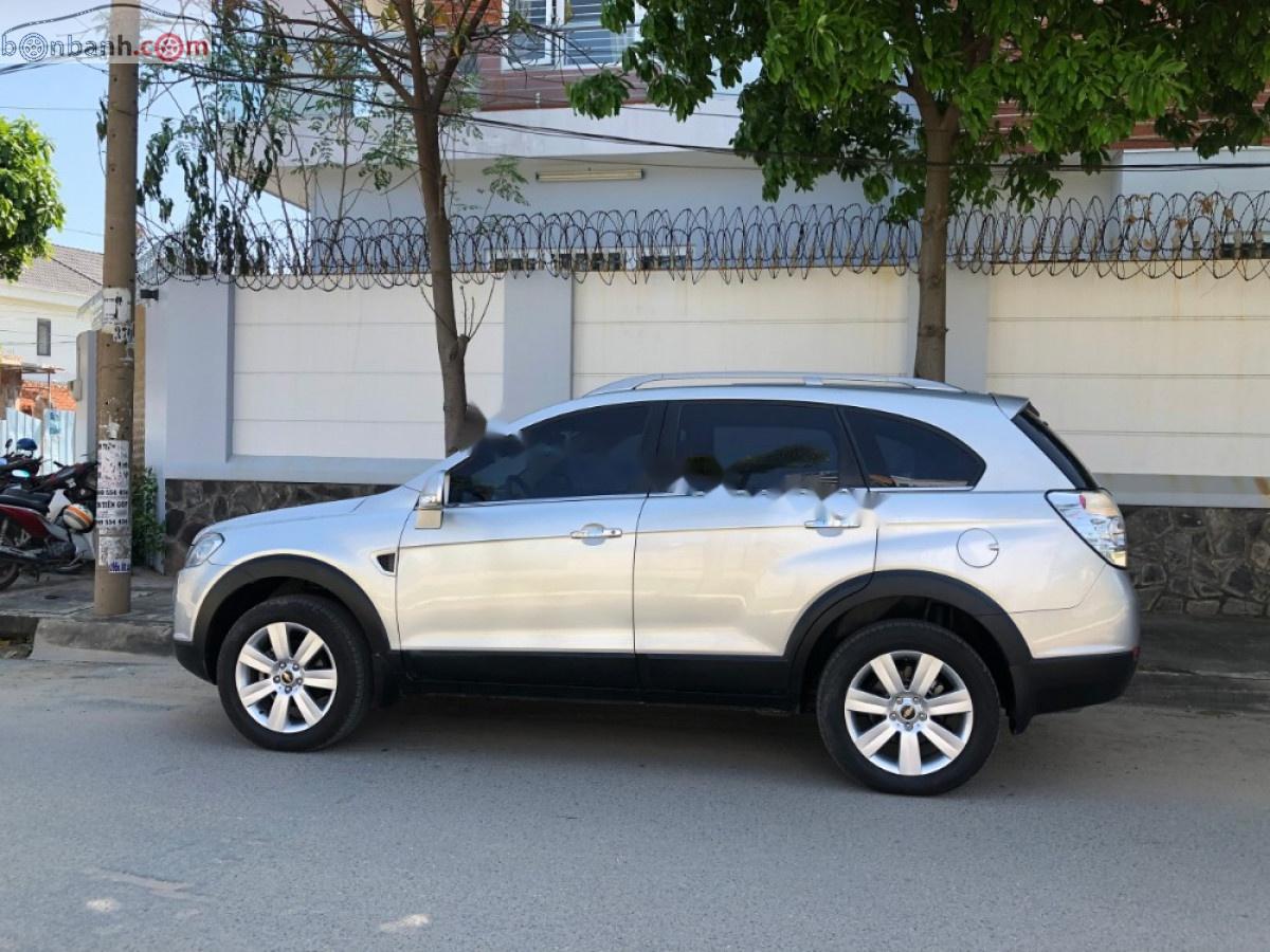 Chevrolet Captiva 2011 - Bán Chevrolet Captiva đời 2011, màu bạc còn mới