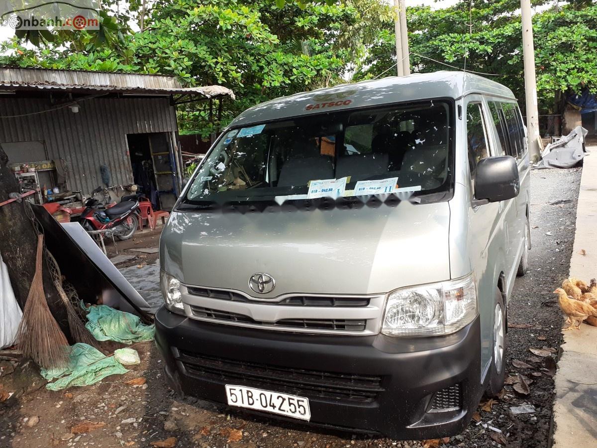 Toyota Hiace 2011 - Cần bán Toyota Hiace 2011, màu bạc, 380tr xe máy chạy êm