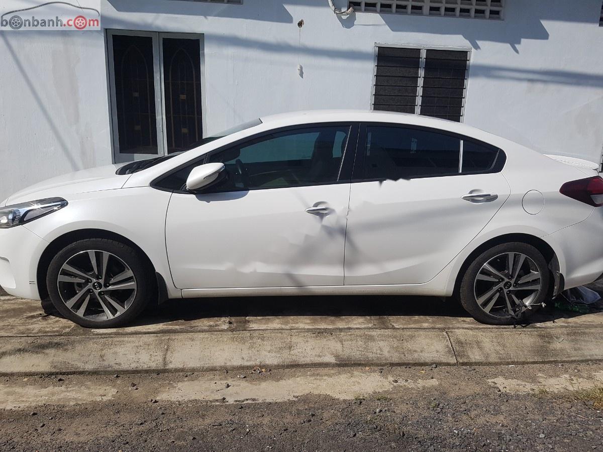 Kia Cerato MT 2018 - Bán xe Kia Cerato MT đời 2018, màu trắng chính chủ, giá 530tr