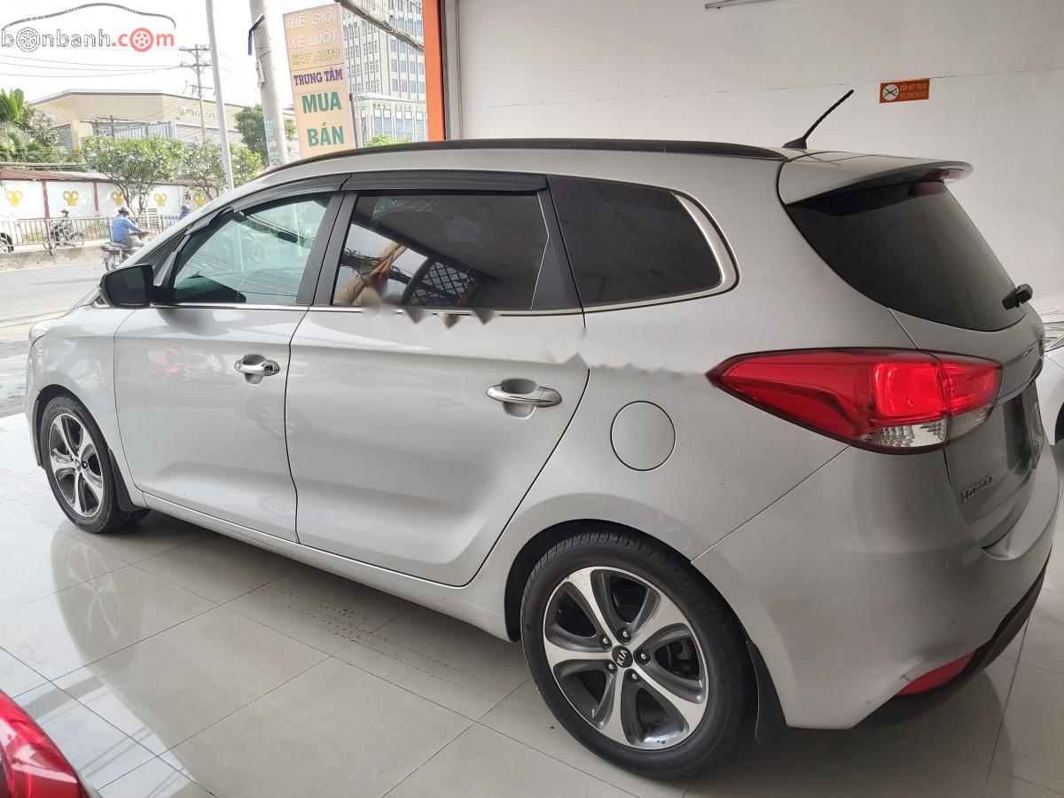 Kia Rondo DAT 2016 - Bán Kia Rondo DAT sản xuất năm 2016, màu bạc số tự động, 560tr