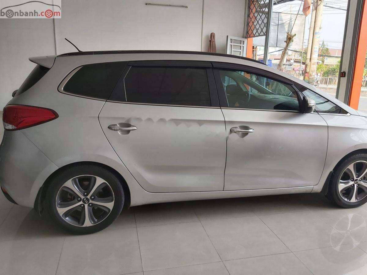 Kia Rondo DAT 2016 - Bán Kia Rondo DAT sản xuất năm 2016, màu bạc số tự động, 560tr