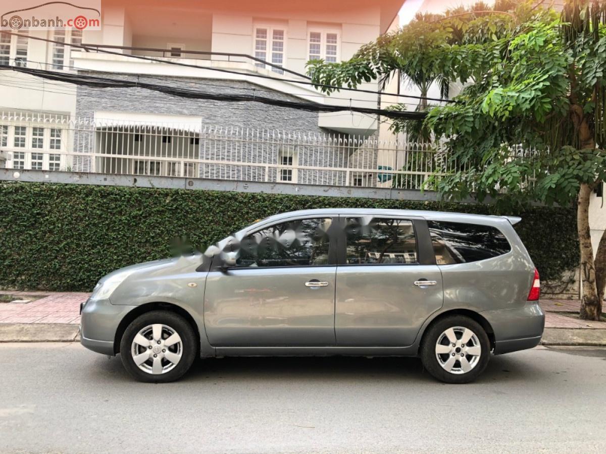 Nissan Livina 2011 - Bán xe Nissan Livina AT 2011, màu xám xe còn mới lắm
