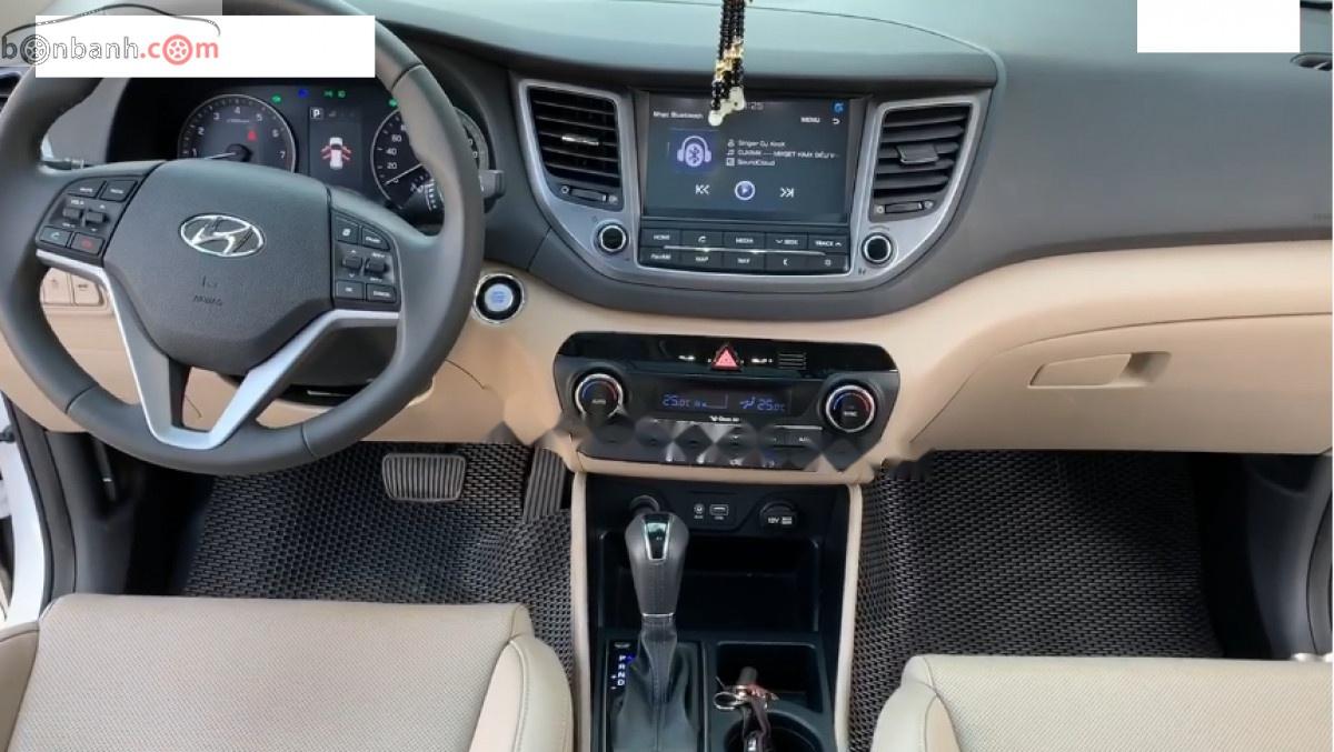 Hyundai Tucson 2018 - Cần bán lại xe Hyundai Tucson đời 2018, màu trắng xe còn mới lắm