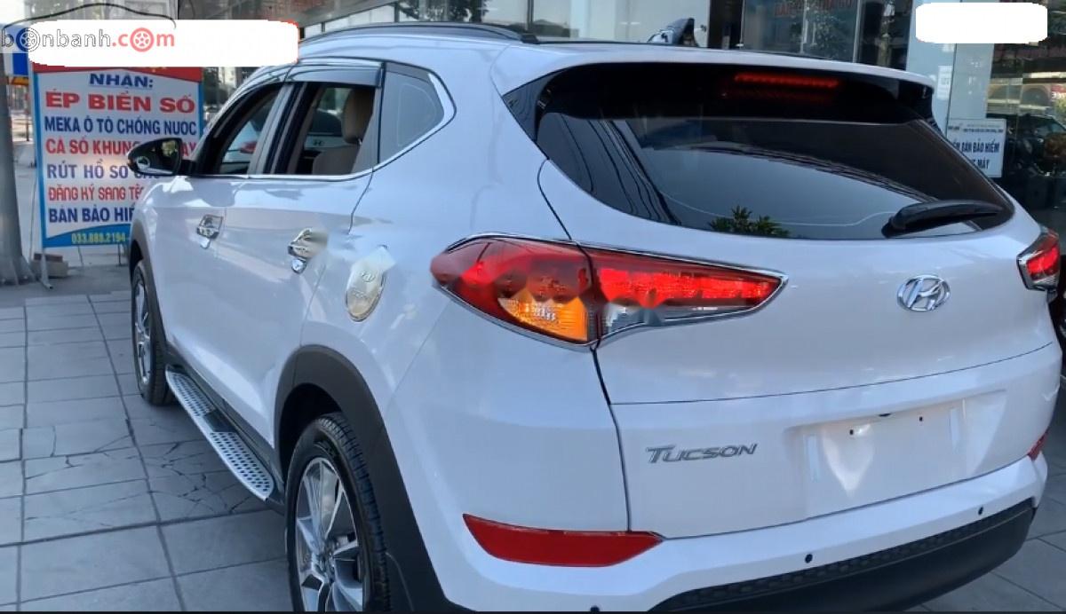 Hyundai Tucson 2018 - Cần bán lại xe Hyundai Tucson đời 2018, màu trắng xe còn mới lắm