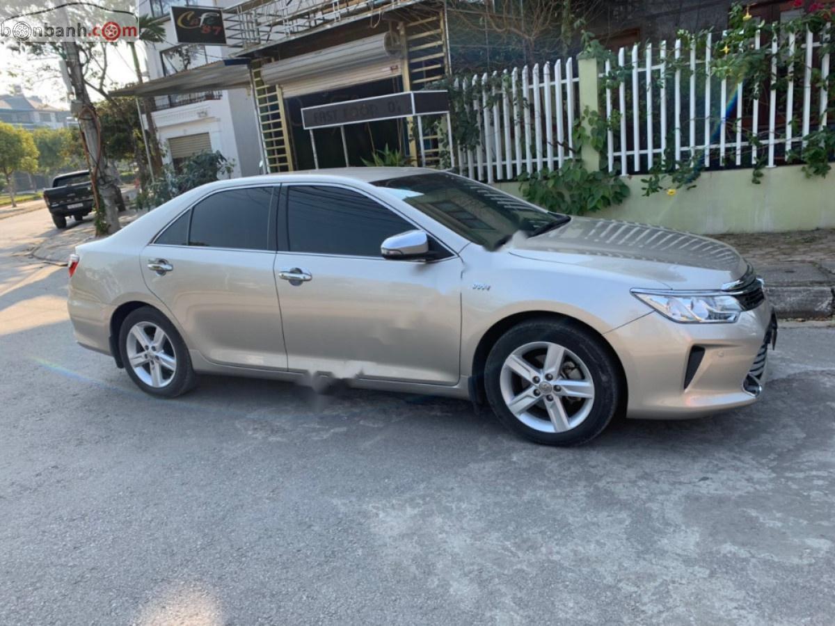Toyota Camry 2.5Q 2017 - Cần bán Toyota Camry 2.5Q đời 2017, màu bạc, 988 triệu