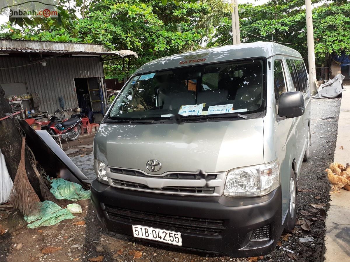 Toyota Hiace 2011 - Cần bán Toyota Hiace 2011, màu bạc, 380tr xe máy chạy êm