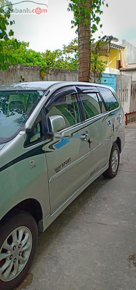 Toyota Innova 2.0E 2014 - Bán Toyota Innova 2.0E năm 2014, màu bạc, giá 460tr