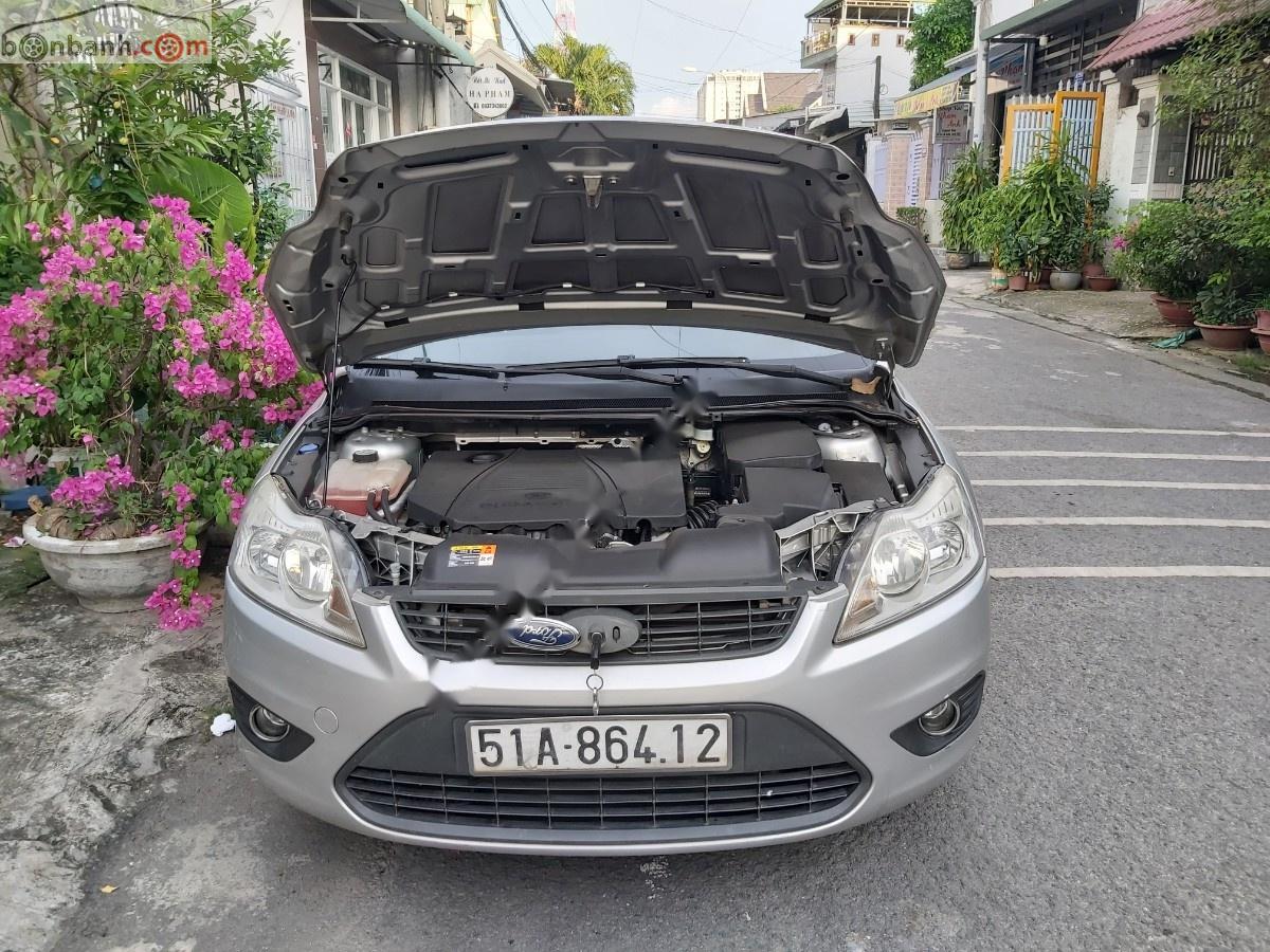 Ford Focus 2009 - Bán Ford Focus sản xuất 2009, màu bạc, giá chỉ 300 triệu xe còn mới lắm