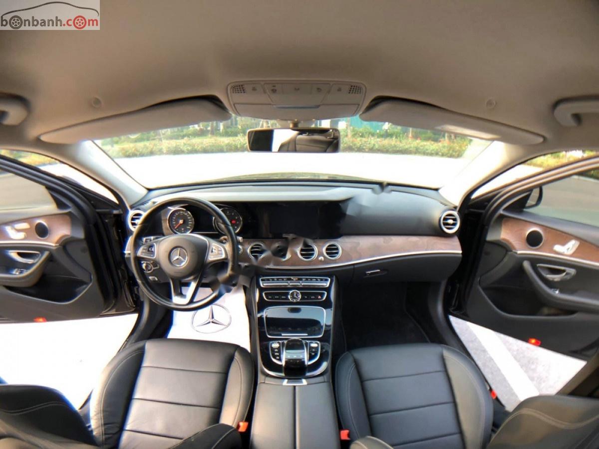 Mercedes-Benz E class 2016 - Cần bán Mercedes đời 2016, màu đen xe còn mới nguyên