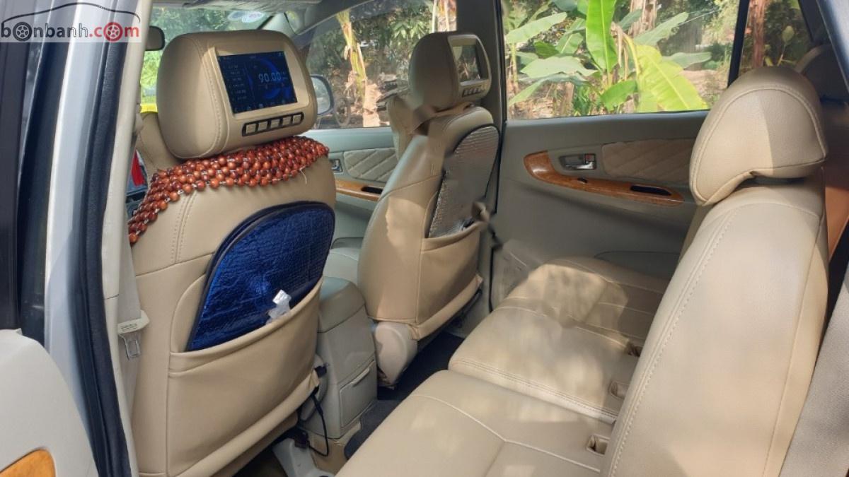 Toyota Hilux 2.0 G 2009 - Bán ô tô Toyota Hilux 2.0 G năm sản xuất 2009, màu bạc xe gia đình