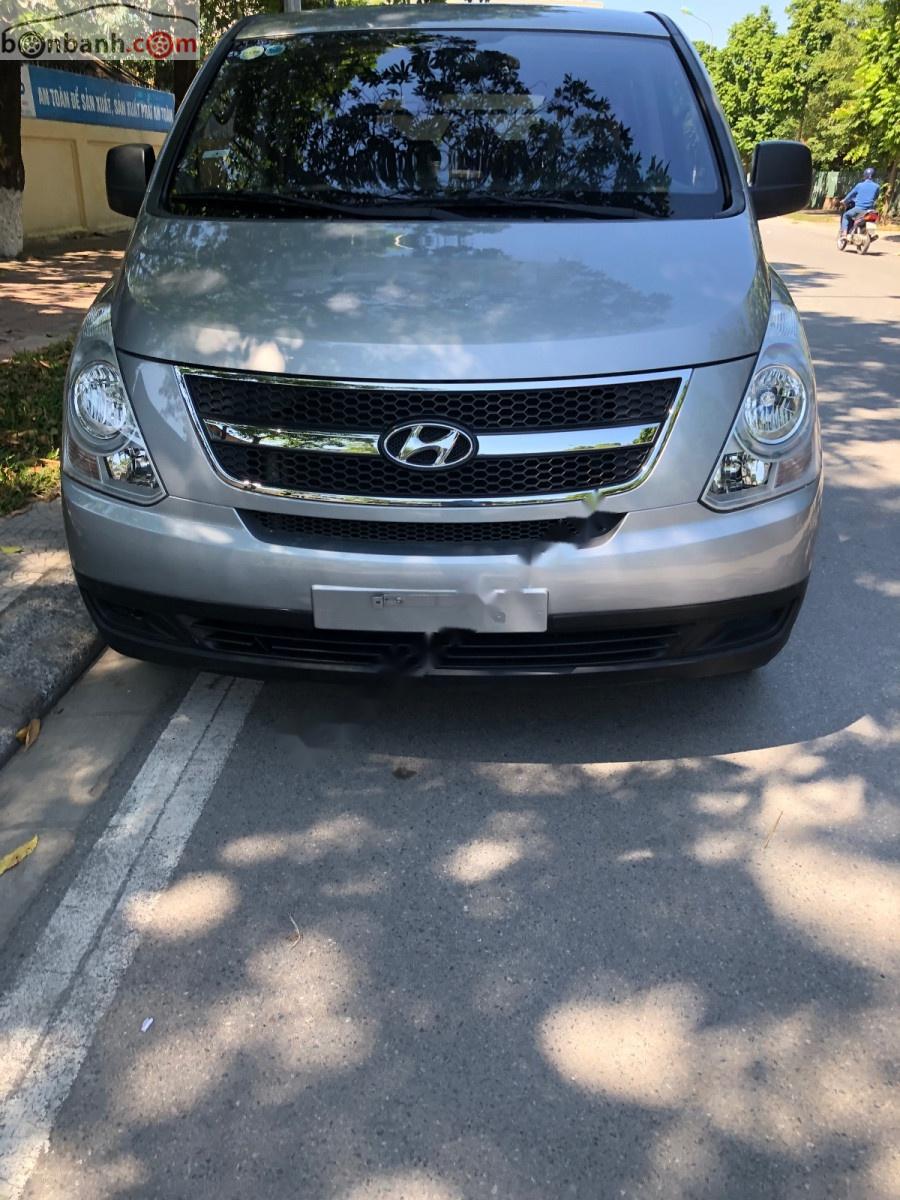 Hyundai Grand Starex 2013 - Cần bán gấp Hyundai Grand Starex 2013, màu bạc, nhập khẩu  