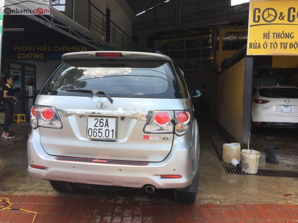 Toyota Fortuner 2.5G 2012 - Bán xe Toyota Fortuner 2.5G đời 2012, màu bạc số tự động giá cạnh tranh