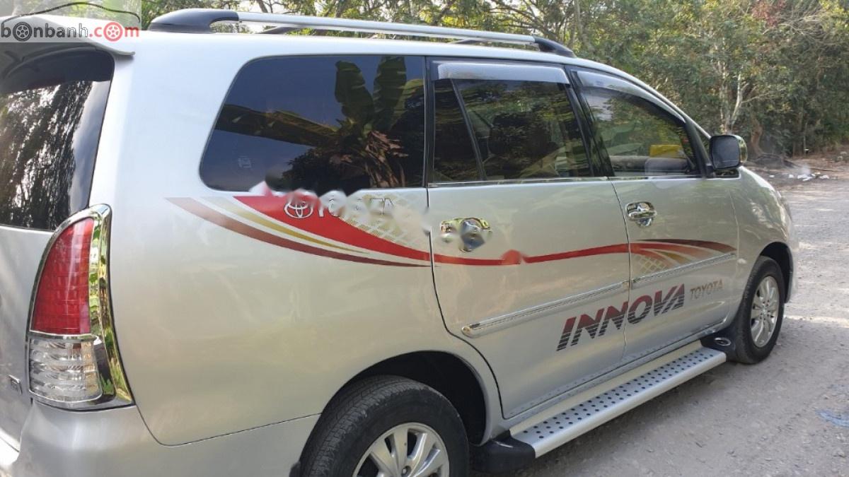 Toyota Hilux 2.0 G 2009 - Bán ô tô Toyota Hilux 2.0 G năm sản xuất 2009, màu bạc xe gia đình