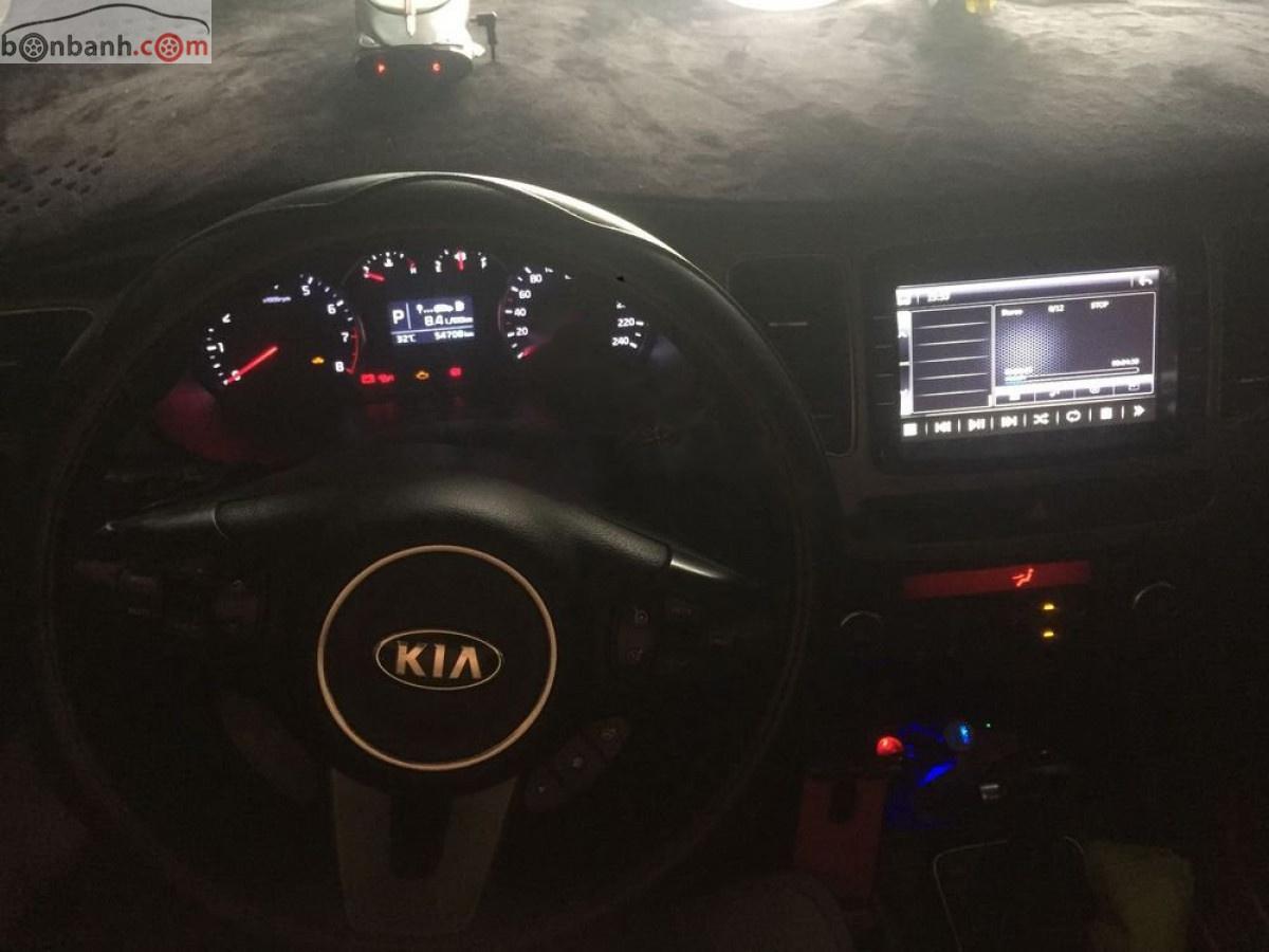 Kia Rondo GAT 2015 - Cần bán gấp Kia Rondo GAT đời 2015, màu bạc 