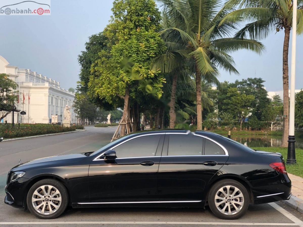 Mercedes-Benz E class 2016 - Cần bán Mercedes đời 2016, màu đen xe còn mới nguyên