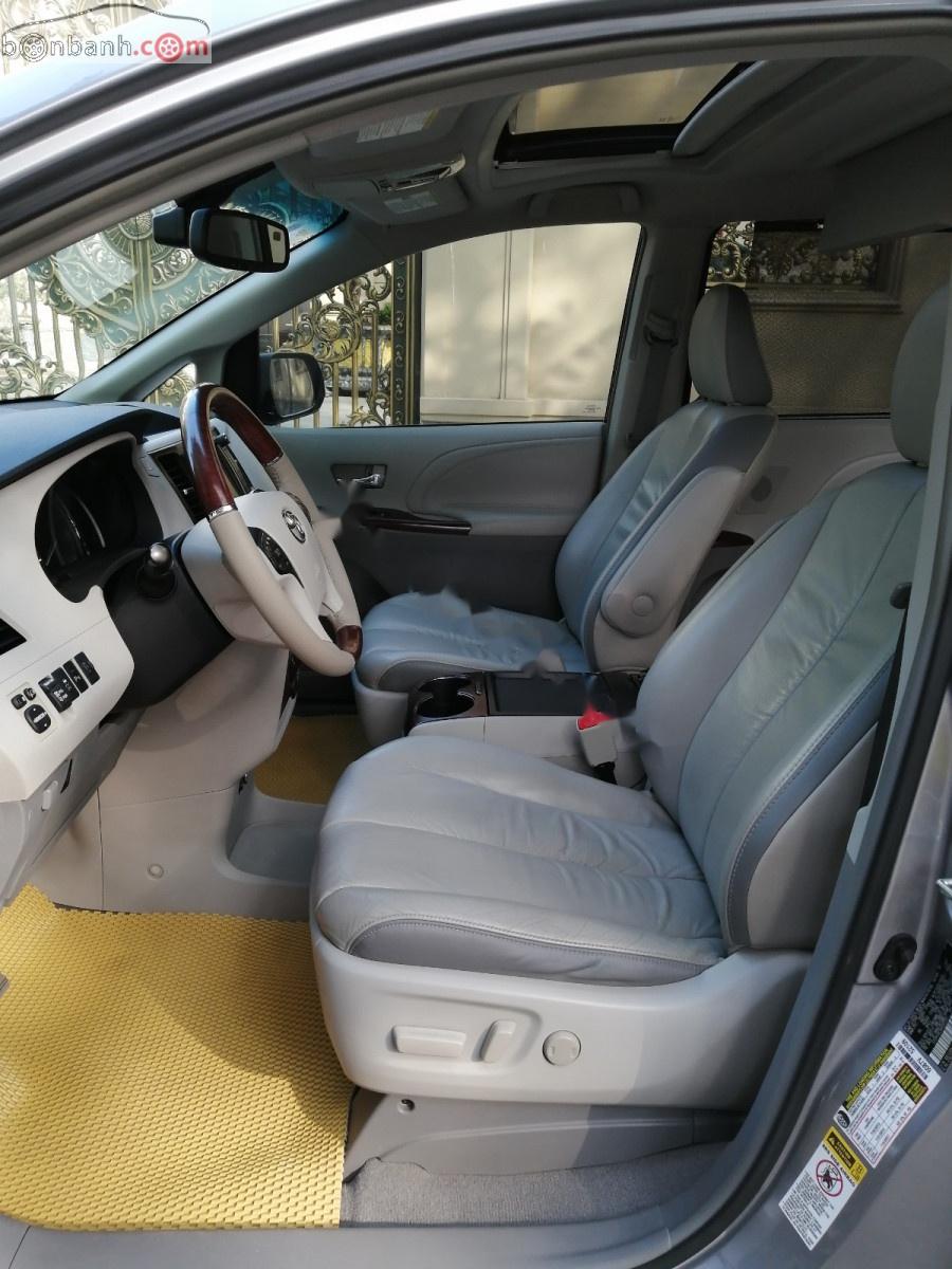 Toyota Sienna 2010 - Cần bán gấp Toyota Sienna Limited 2010, màu xám, xe nhập chính hãng