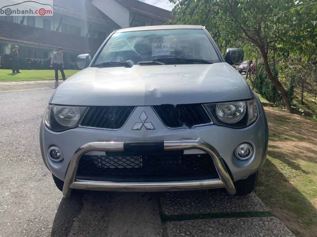 Mitsubishi Triton    2009 - Cần bán xe Mitsubishi Triton sản xuất 2009, màu bạc, giá 282tr