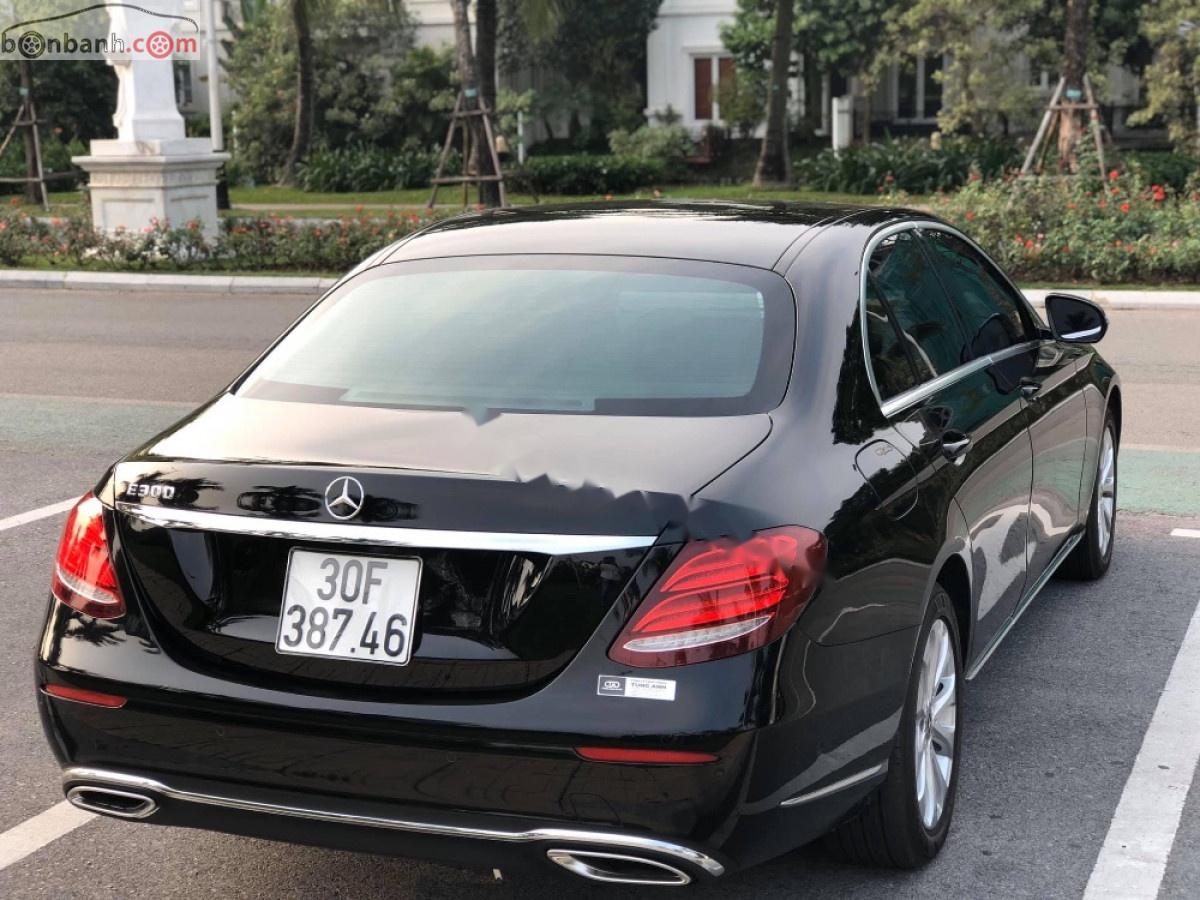 Mercedes-Benz E class 2016 - Cần bán Mercedes đời 2016, màu đen xe còn mới nguyên
