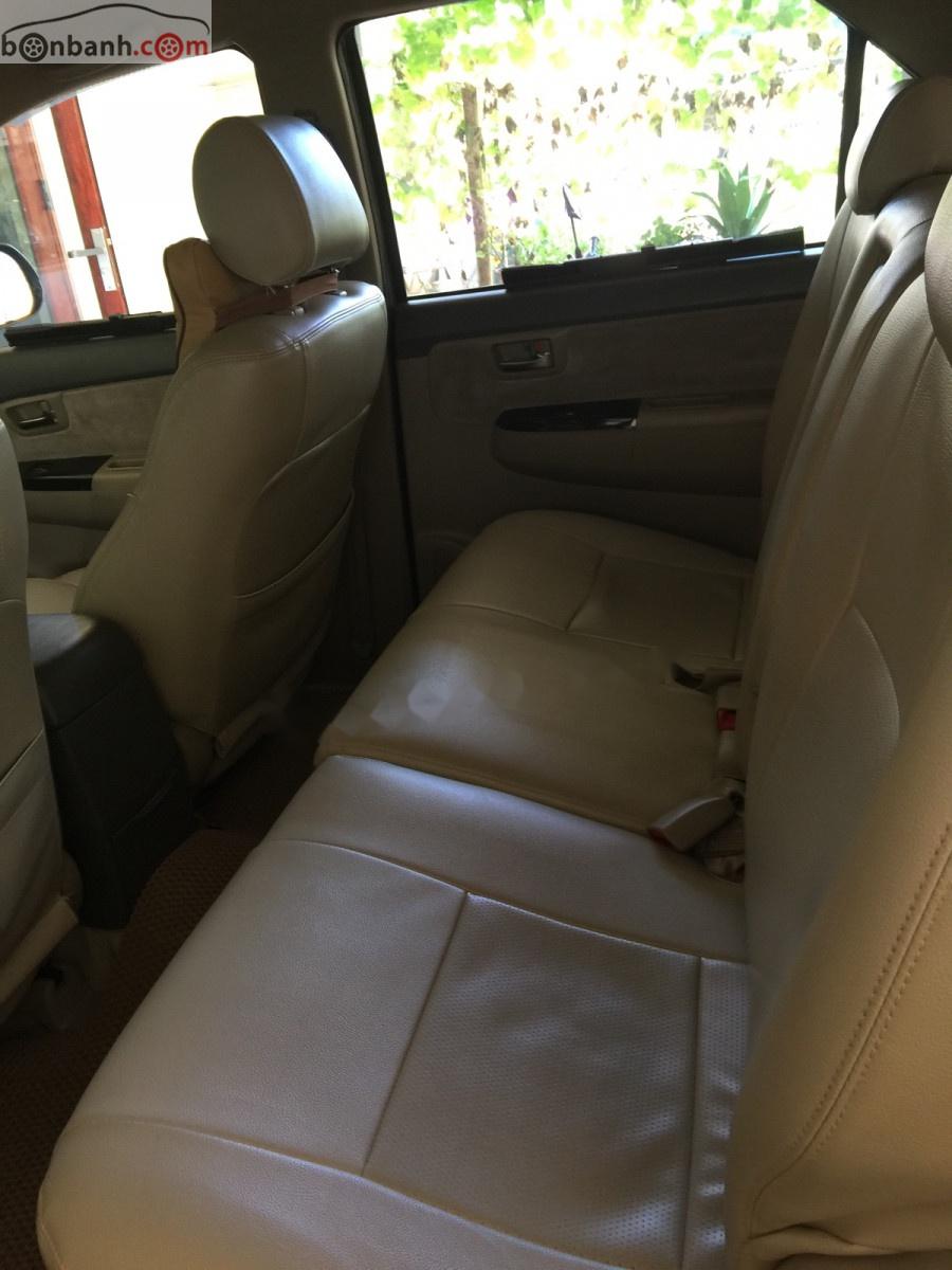 Toyota Fortuner 2.5G 2012 - Bán xe Toyota Fortuner 2.5G đời 2012, màu bạc số tự động giá cạnh tranh