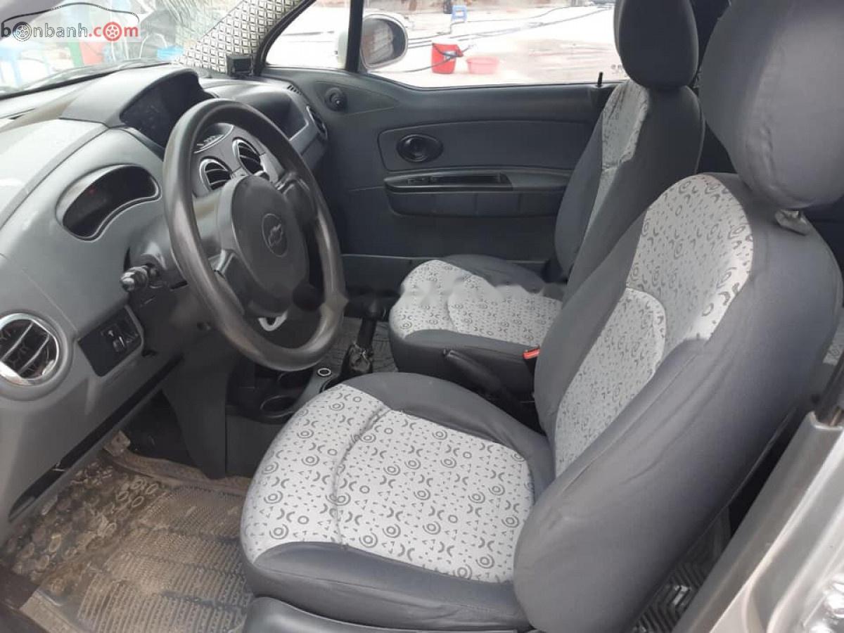 Chevrolet Spark 2010 - Cần bán Chevrolet Spark 2010, màu bạc xe gia đình