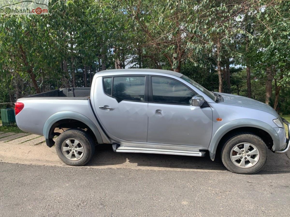 Mitsubishi Triton    2009 - Cần bán xe Mitsubishi Triton sản xuất 2009, màu bạc, giá 282tr