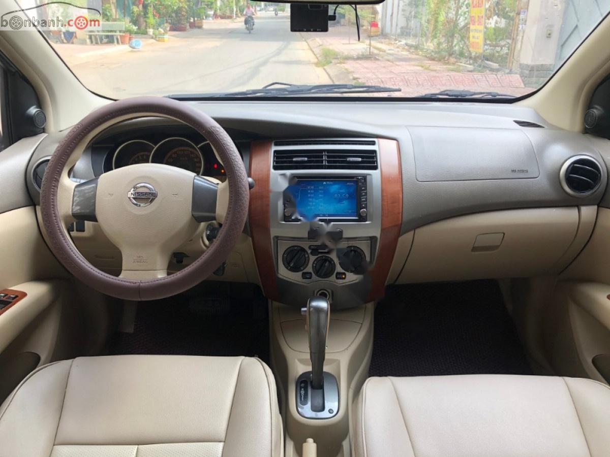 Nissan Livina 2011 - Bán xe Nissan Livina AT 2011, màu xám xe còn mới lắm