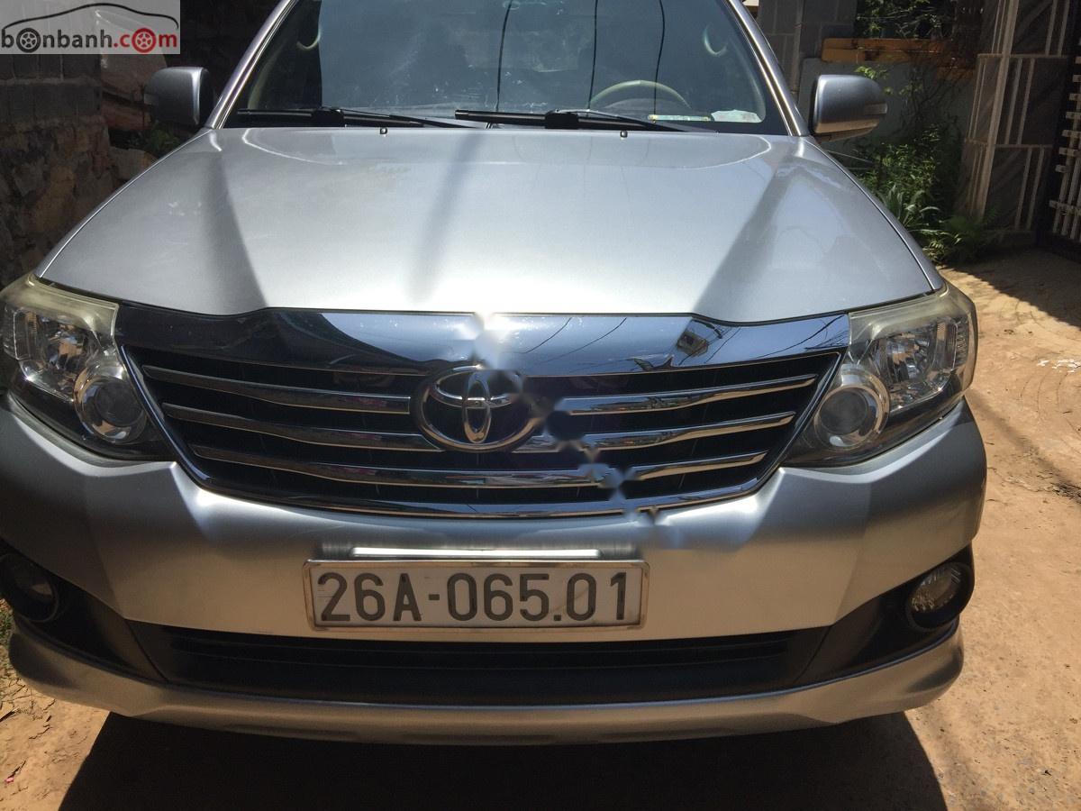 Toyota Fortuner 2.5G 2012 - Bán xe Toyota Fortuner 2.5G đời 2012, màu bạc số tự động giá cạnh tranh