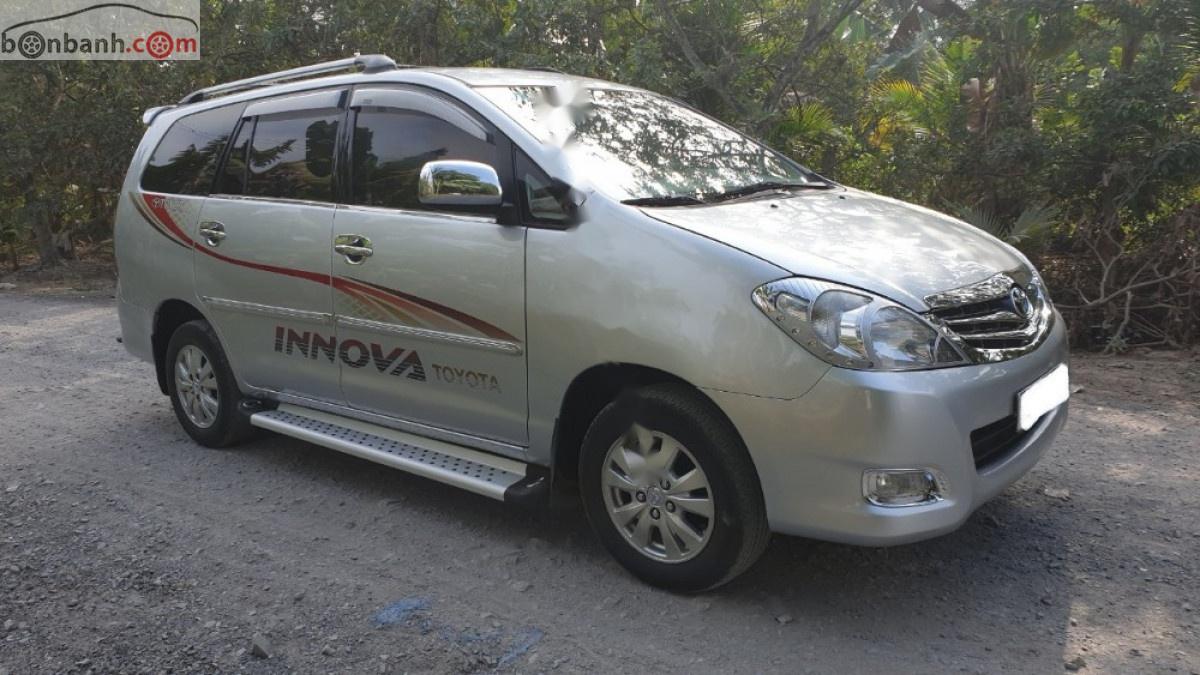 Toyota Hilux 2.0 G 2009 - Bán ô tô Toyota Hilux 2.0 G năm sản xuất 2009, màu bạc xe gia đình