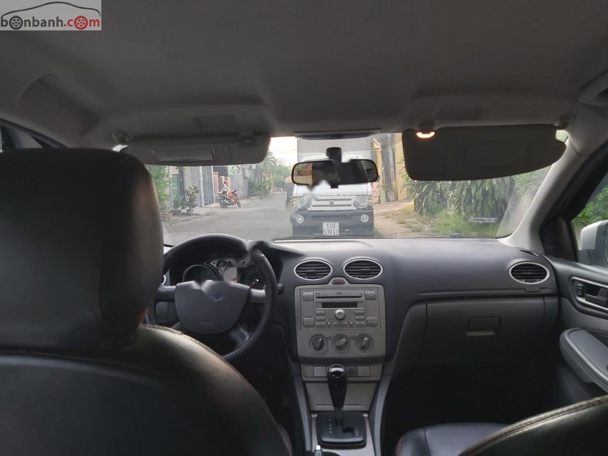Ford Focus 2009 - Bán Ford Focus sản xuất 2009, màu bạc, giá chỉ 300 triệu xe còn mới lắm