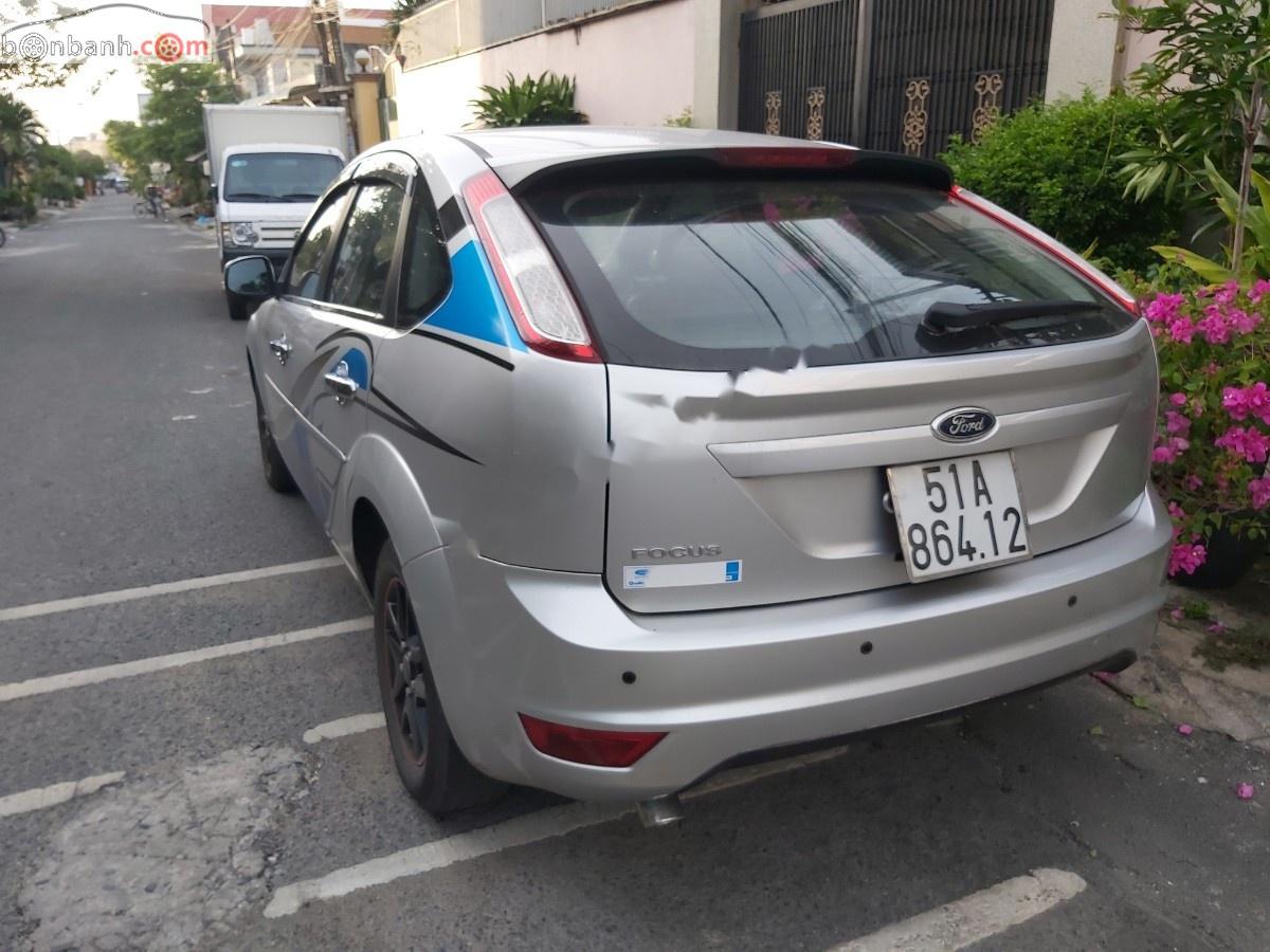 Ford Focus 2009 - Bán Ford Focus sản xuất 2009, màu bạc, giá chỉ 300 triệu xe còn mới lắm