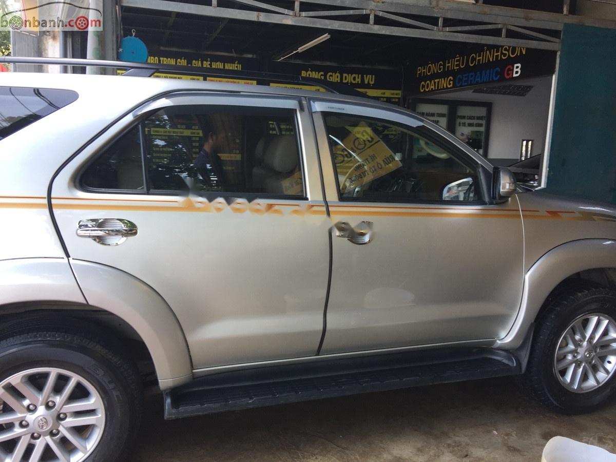 Toyota Fortuner 2.5G 2012 - Bán xe Toyota Fortuner 2.5G đời 2012, màu bạc số tự động giá cạnh tranh