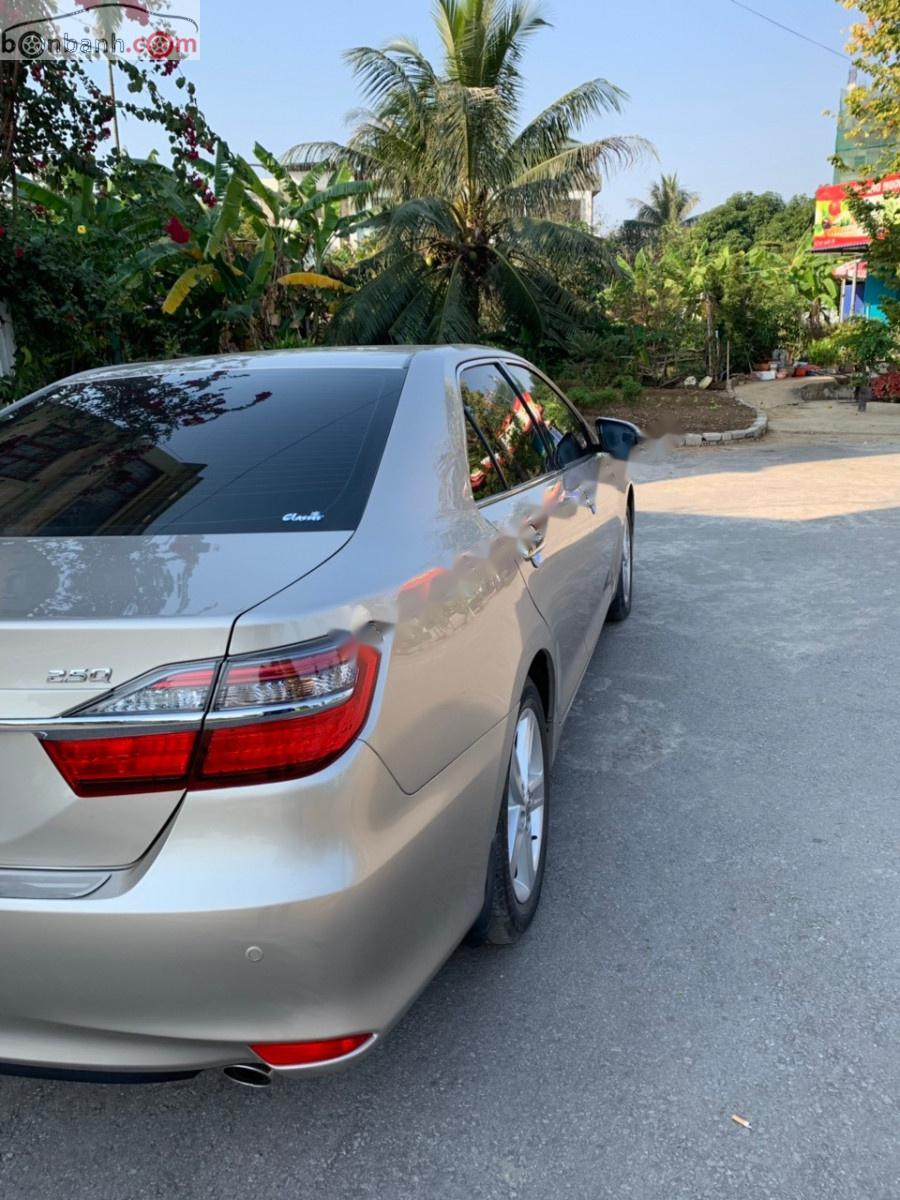 Toyota Camry 2.5Q 2017 - Cần bán Toyota Camry 2.5Q đời 2017, màu bạc, 988 triệu