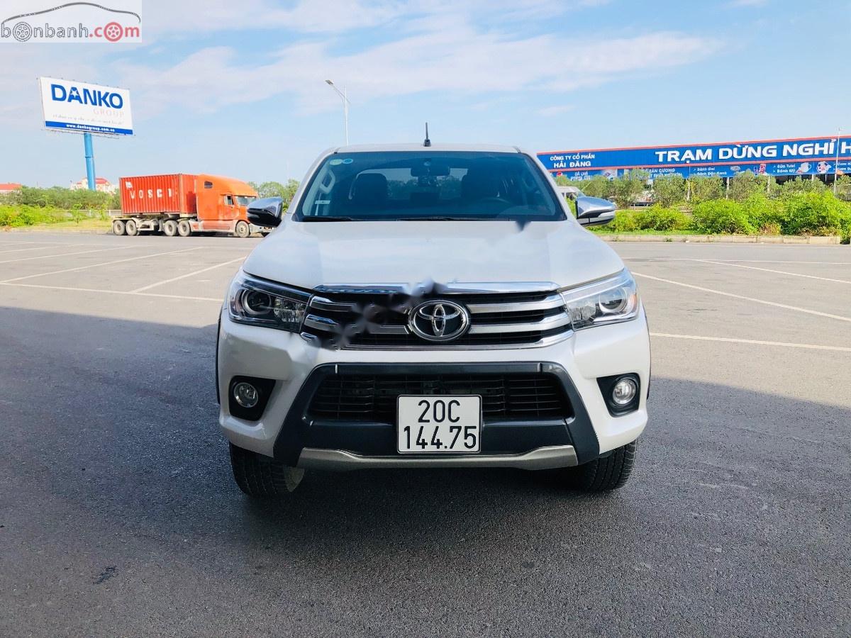 Toyota Hilux 2.8G 4x4 AT 2017 - Bán Toyota Hilux 2.8G 4x4 AT đời 2017, màu trắng, nhập khẩu nguyên chiếc, giá tốt