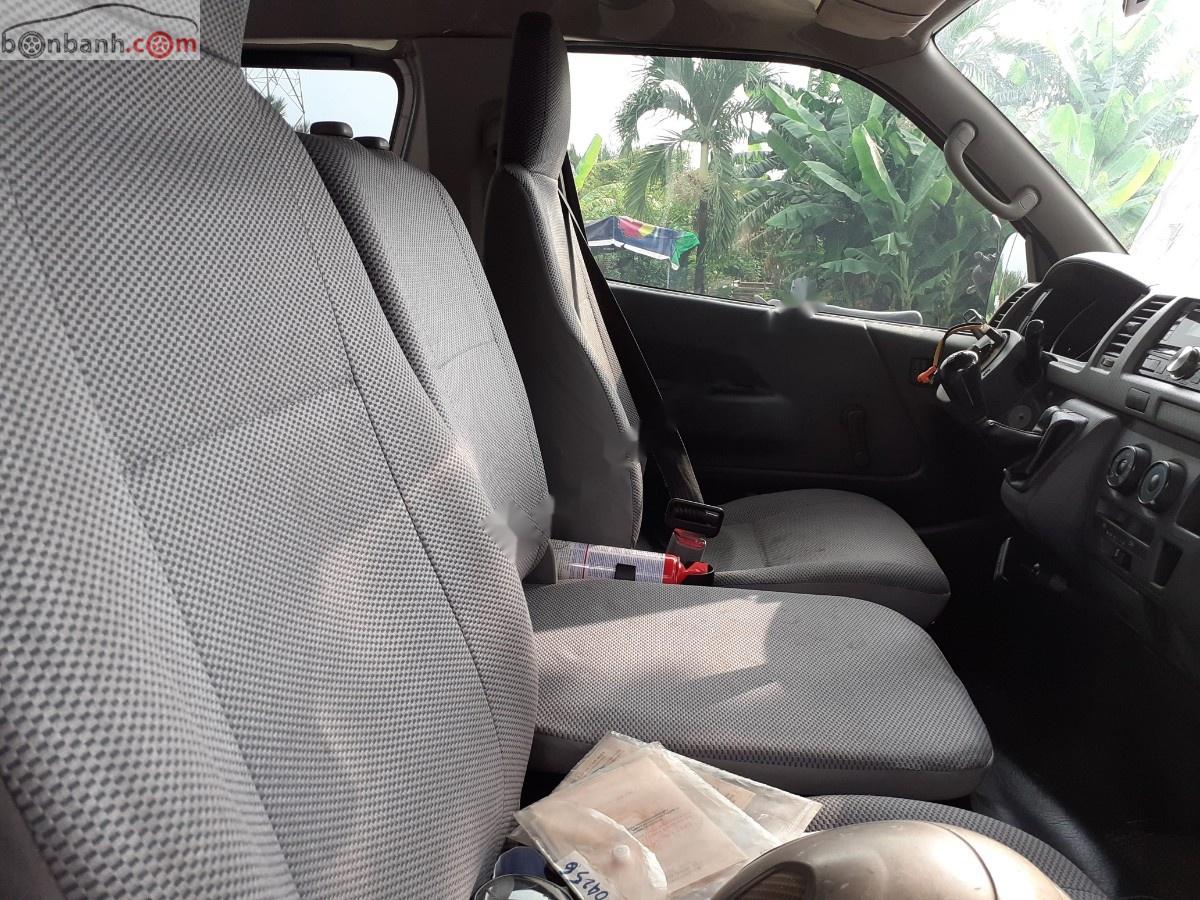 Toyota Hiace 2011 - Cần bán Toyota Hiace 2011, màu bạc, 380tr xe máy chạy êm