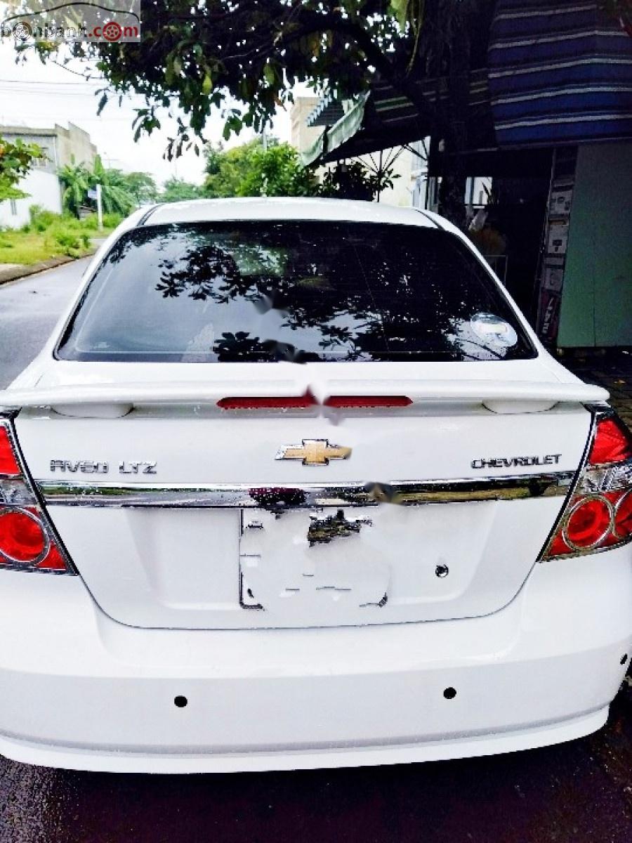 Chevrolet Aveo LTZ  2018 - Cần bán lại xe Chevrolet Aveo LTZ đời 2018, màu trắng, nhập khẩu