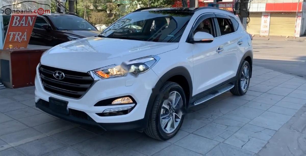 Hyundai Tucson 2018 - Cần bán lại xe Hyundai Tucson đời 2018, màu trắng xe còn mới lắm