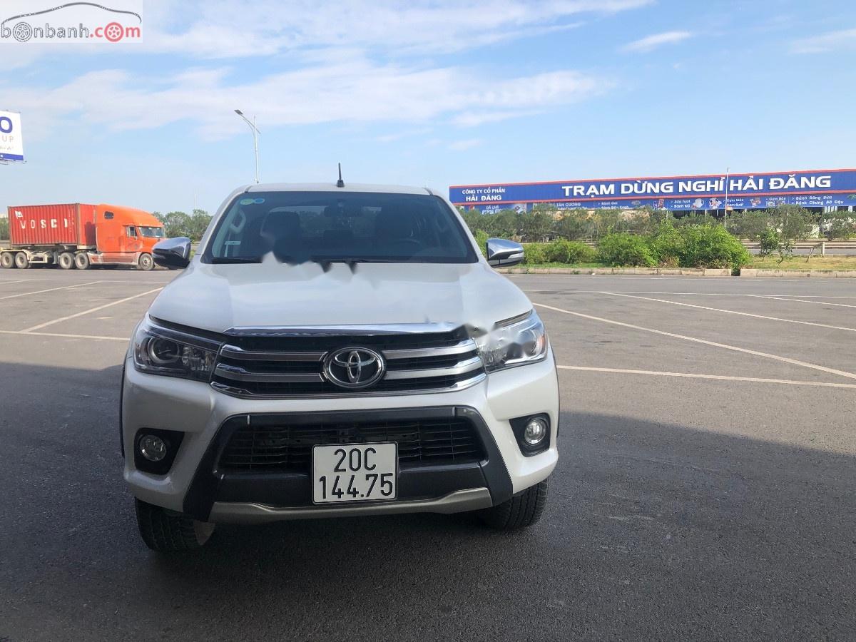 Toyota Hilux 2.8G 4x4 AT 2017 - Bán Toyota Hilux 2.8G 4x4 AT đời 2017, màu trắng, nhập khẩu nguyên chiếc, giá tốt